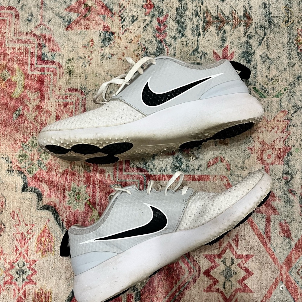 Nike women golf size 10